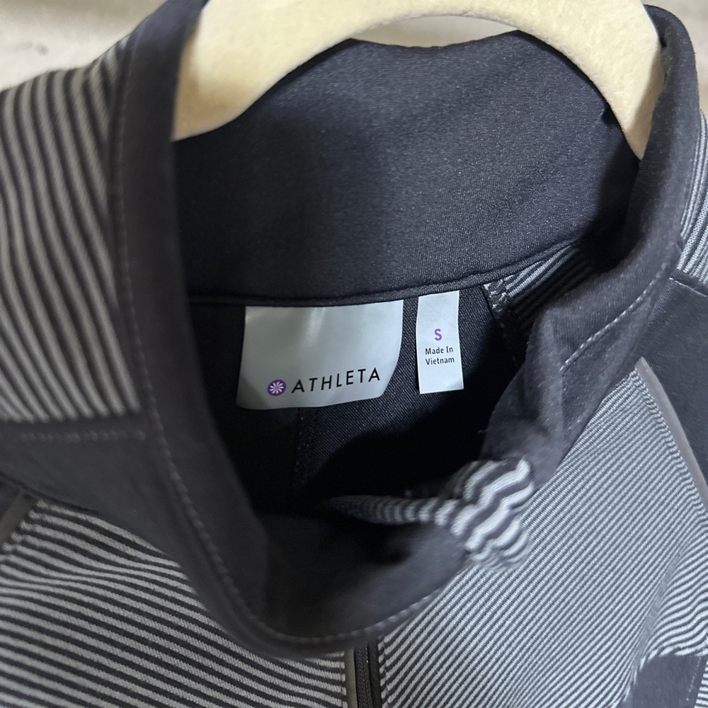 Athleta spot light 1/2 zip up pull over jacket - Picture 3 of 4